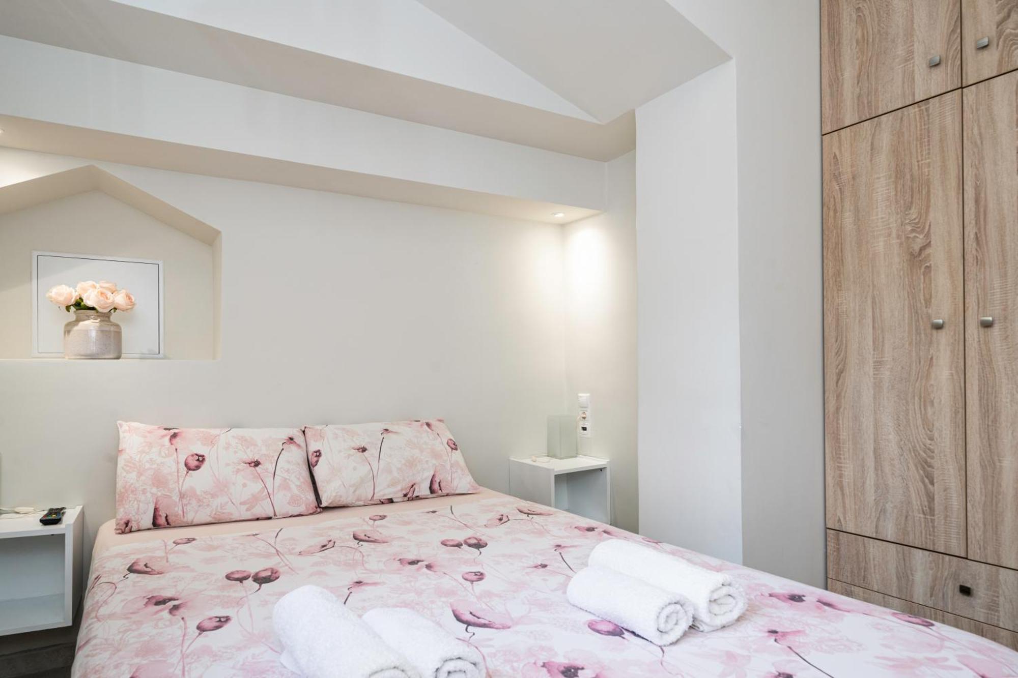 Neon Apartment, Modern, High Quality, Central Apt, Heraklion City Ngoại thất bức ảnh